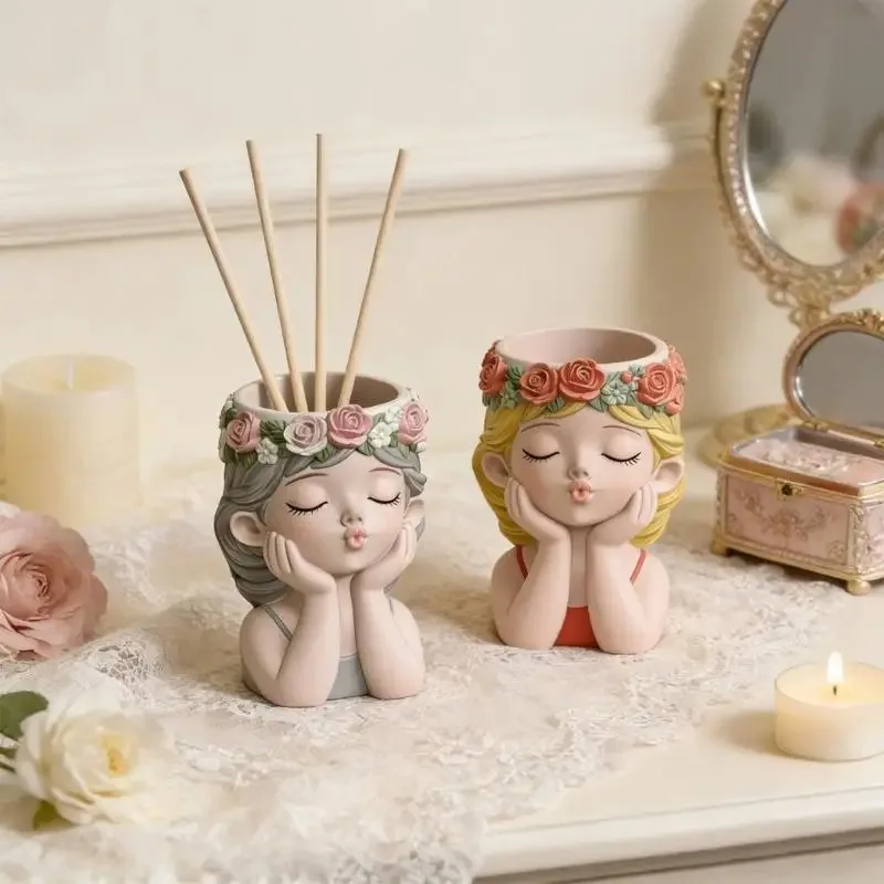 Pouting Girl With Flower Crown - Echeveria Succulent のレビューと価格